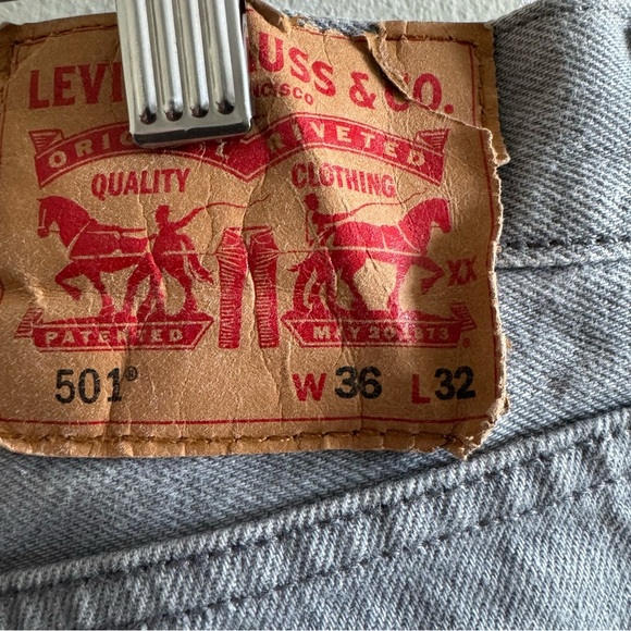 Levi's 501 Mens Gray Jeans size 36x32 - Picture 8 of 8